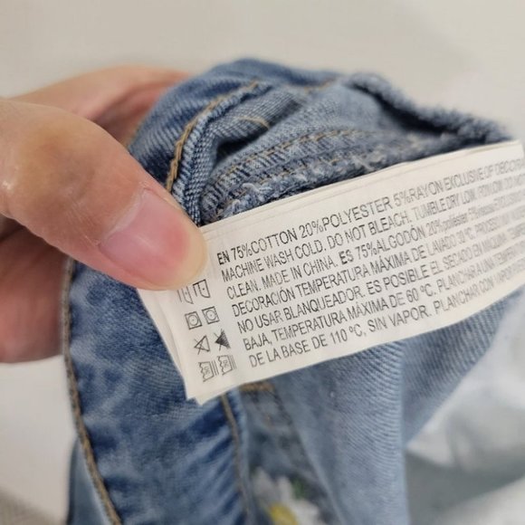 Forever 21 Plus Dais Embroidered Denim Skirt size 0X - Picture 6 of 13